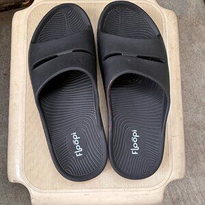 Floppi Black Memory Foam Sandals